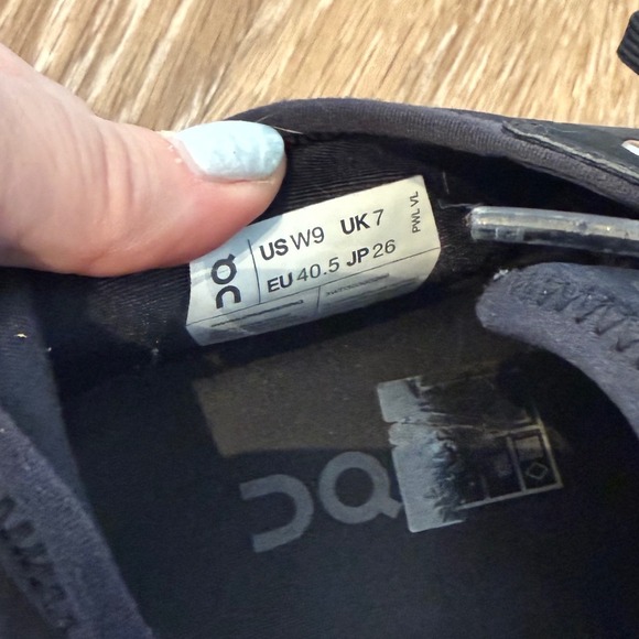 On Cloud X Womens Running Shoes Size 9 Black White Training Sneakers EUC - Picture 7 of 9